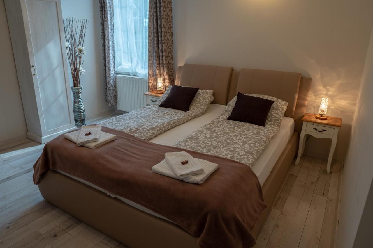 F57 - Franko Csaladi Panzio Bed & Breakfast Балатонлеле Екстериор снимка