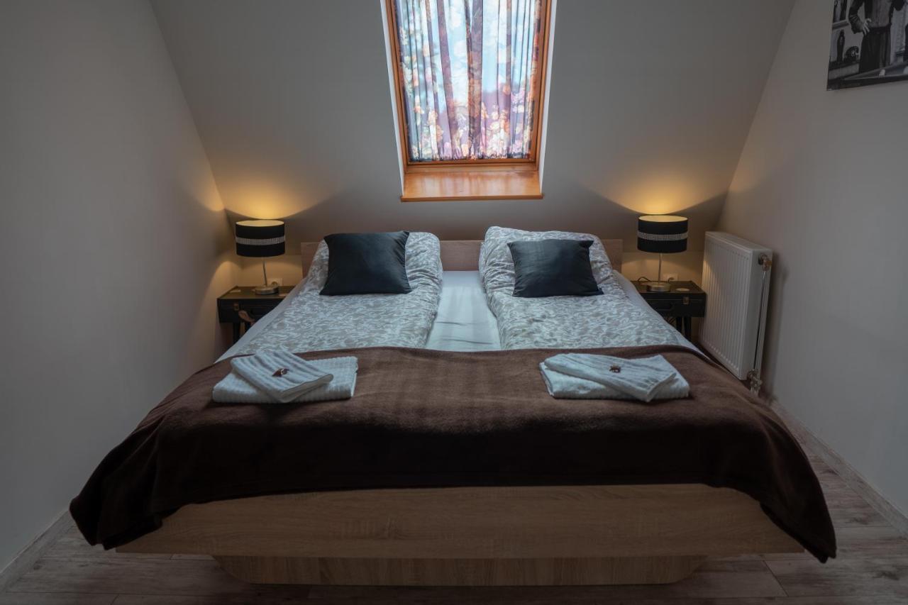 F57 - Franko Csaladi Panzio Bed & Breakfast Балатонлеле Екстериор снимка