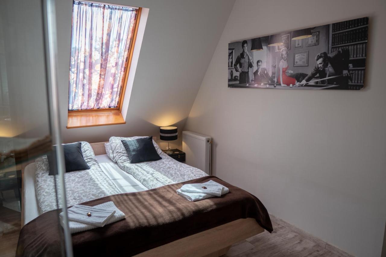 F57 - Franko Csaladi Panzio Bed & Breakfast Балатонлеле Екстериор снимка