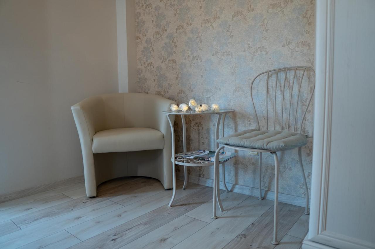 F57 - Franko Csaladi Panzio Bed & Breakfast Балатонлеле Екстериор снимка