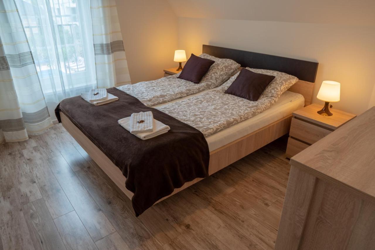 F57 - Franko Csaladi Panzio Bed & Breakfast Балатонлеле Екстериор снимка