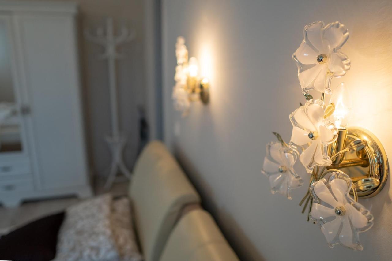 F57 - Franko Csaladi Panzio Bed & Breakfast Балатонлеле Екстериор снимка